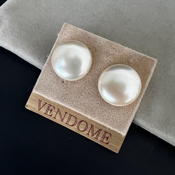 Vendome White Pearl Earrings - Picture 4 of 6